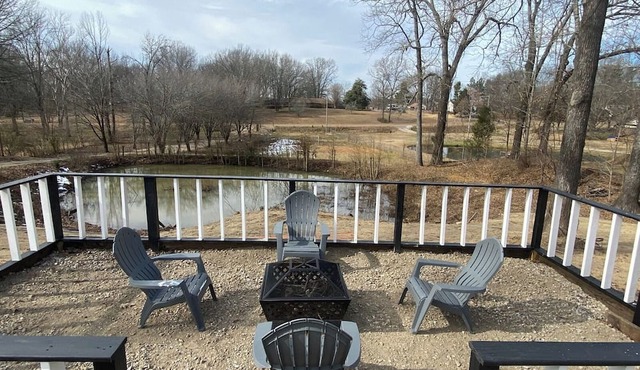 Fabulous 12-Bedroom Estate in Horn Lake with Pool and Jacuzzi.