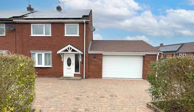 HUMBLE HOME, family friendly, with a garden in Uttoxeter