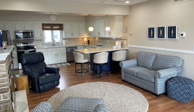 Clean, 3-bedroom cottage home with pool in the charming city of Belleville.