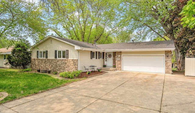 4-bedroom house in peaceful Minneapolis with AC, WiFi
