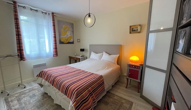 A relaxing, easy-going stay. Charming garden and swimming pool.
