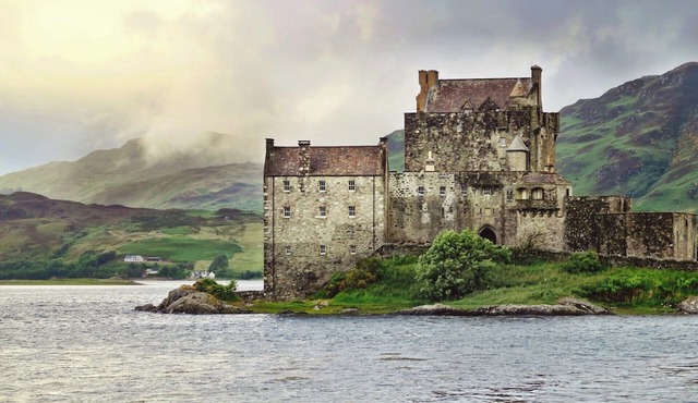 Discover Seattle from our hotel in Washington