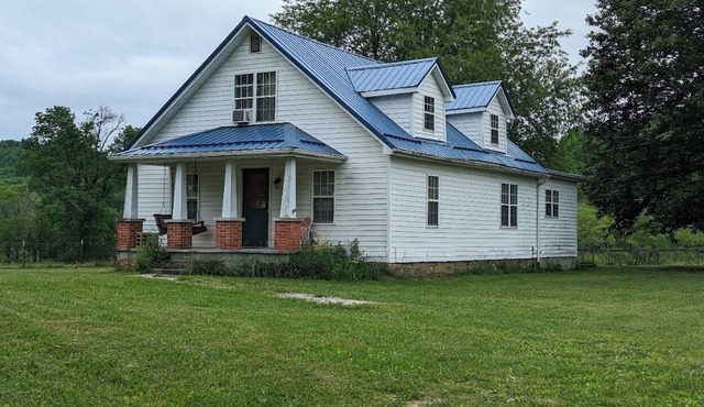 Sturgeon Creek Farm - farmstay - pet friendly