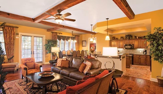 Fantastic 4 bedroom Presidential Sleep up to 14! Shawnee On The Delaware!