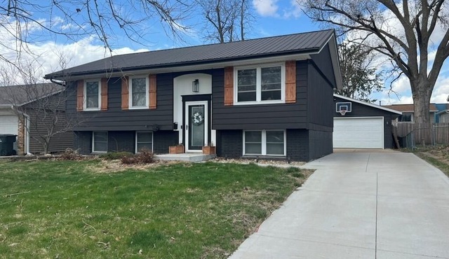 Executive, nursing & corporate travelers - 3br/2ba entire home close to highway!