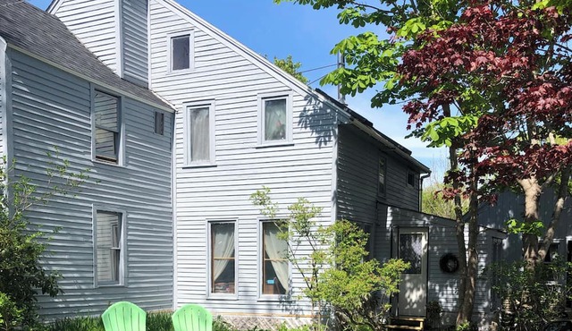 Peaceful 2-bedroom farmhouse in charming Brooksville, Maine with Wifi and AC