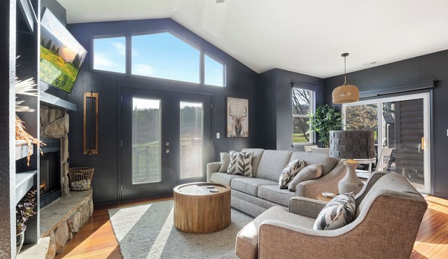 Charming cottage overlooking the 15th fairway at Old Kinderhook Golf Course!
