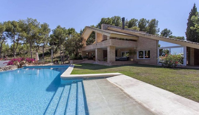 House with iconic design