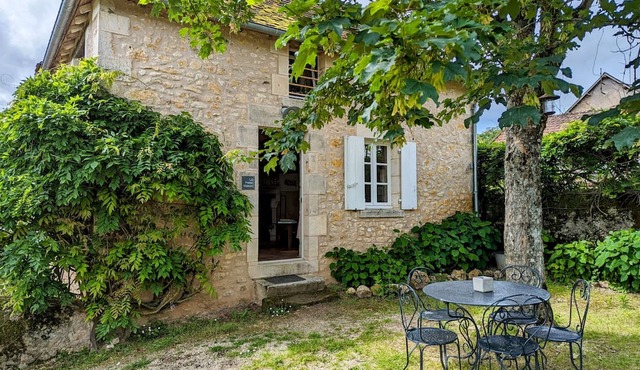 La Petite Maison – Farmhouse, terrace, and pool