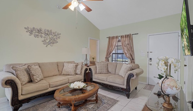 Pure Vida - Your home away from home!