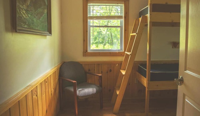 Cabin, 16 Bunks, Kitchen, Bathroom