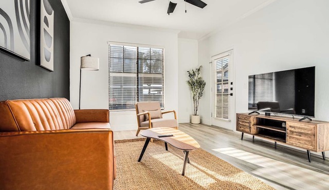 Boulevard Stays 1BR by Stadium Pool, Parking, Gym 03