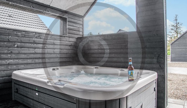 Awesome home in Glesborg with jacuzzi