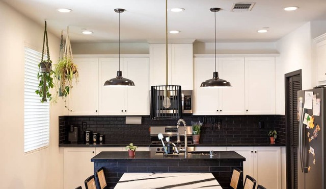 Spacious 4-bedroom house in awesome Menifee with WiFi, AC, fitness room