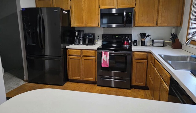 Charming 3-bedroom house with AC, WiFi in welcoming Bellevue