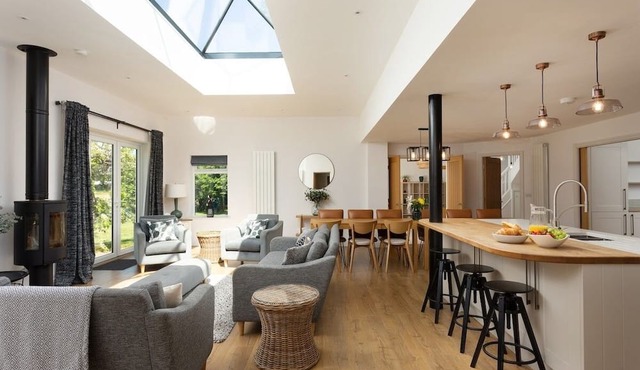 Stunningly Spacious Farm House + Annexe - 7 Beds