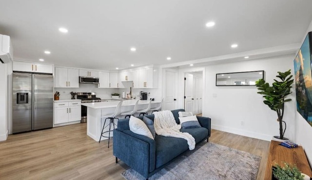 Charming 2-bedroom apartment with Ocean Views!