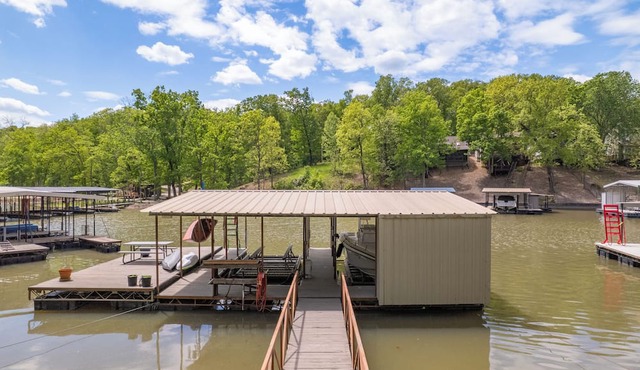 Moss Hollow - Four bedroom house in quiet cove!