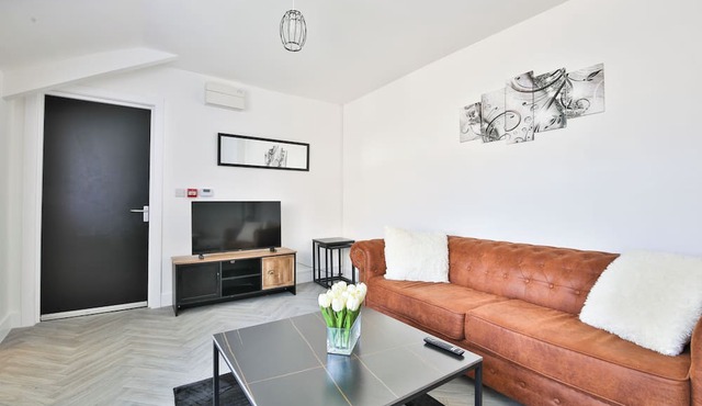 Cosy & Stylish 2 Bedroom Apartment