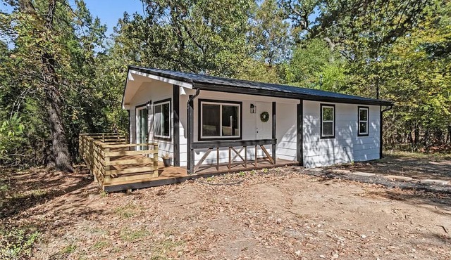 Shackin’ Up at The Lake 2 bed 2 bath