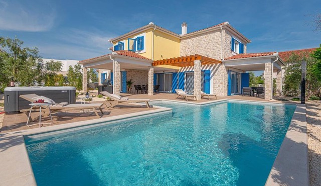 Holiday house Zaton for 1 - 10 persons with 5 bedrooms - Holiday house