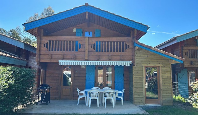 Cottage with heated pool and spa, 4km from the ocean near Mimizan