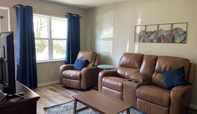 Charming 2-bedroom apartment near sports complex Madisonville