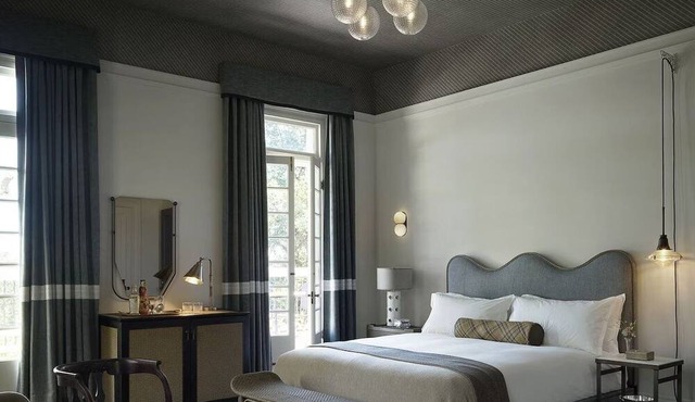Escape to Plush Room Near Healdsburg’s Best Attractions & Vineyards