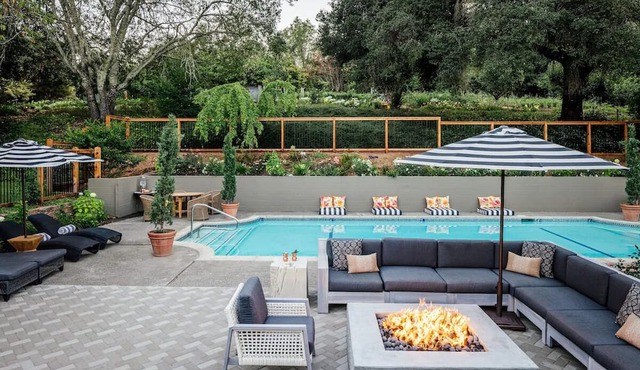 Luxurious Bungalow with Scenic Views & Garden Retreat Near Vineyards