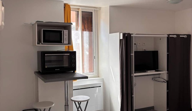 Near Jardin Massey and Mairie studio apartment for rent close to all amenities