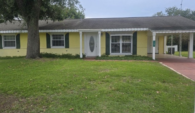 Azalea Beach Retreat- Your Coastal home away from home. Beach is within blocks!