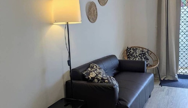 Modern retreat in beautiful beach suburb of tropical Far North Qld. Dog-friendly