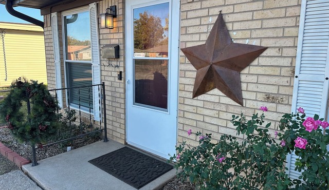 "5 Star" Room at Lavell/Pet-Friendly!