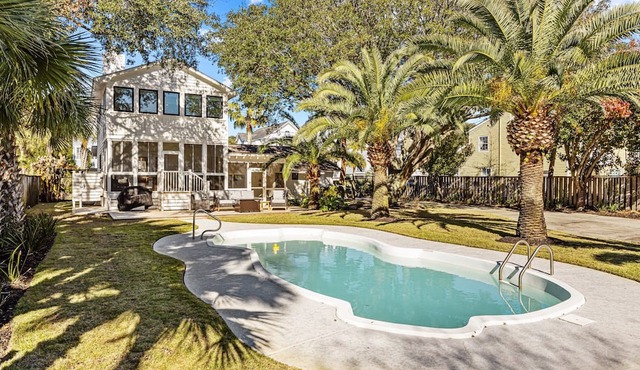Renovated, Modern Beach Get-Away w/Private Pool! Easy Walk to Beach!