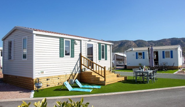 Cozy 2-bedroom private chalet with all amenities close to charming Benidorm.
