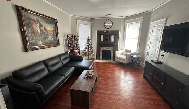 1st Capitol Mansion - Suite 302