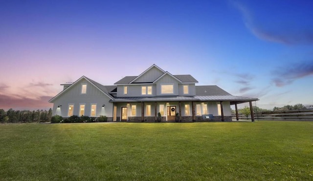 Modern Farmhouse Three Bears Getaway