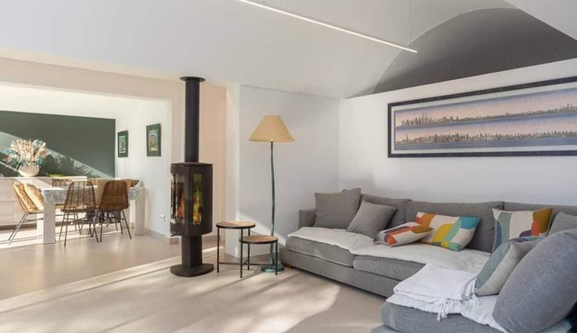 6-bedroom villa with private pool and parking in marvelous Tamariu