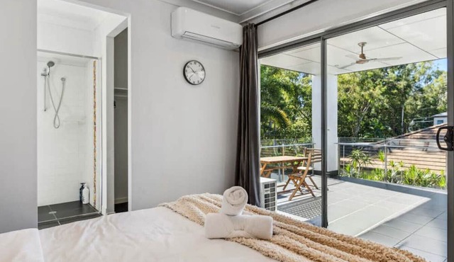 HolidayParadise 4BR Pool/BBQ/Parking nearMall/Park