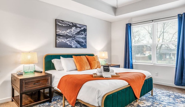 Spacious Townhome Retreat by StayLage