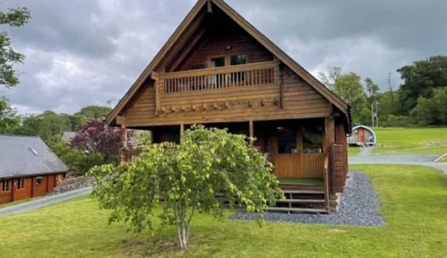Luxury 3 bedroom, 3 bathroom lodge with hot tub