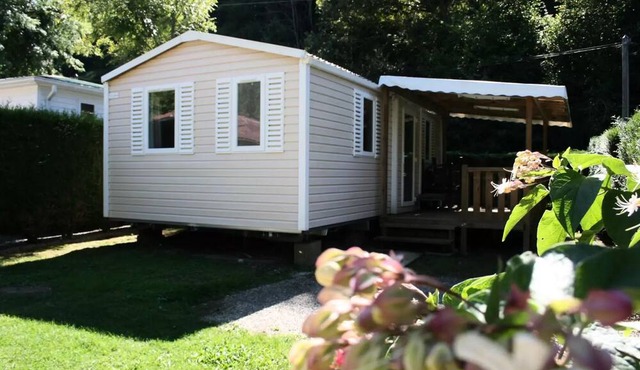 MOBIL-HOME USTOU: 1 shower room with covered terrace sleeps 4