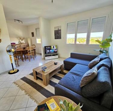 Le Friendly avec Parking - 6 pers - 15 min de Lyon - Balcon