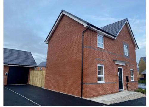 Luxurious Leyland Retreat with 5 Bedrooms