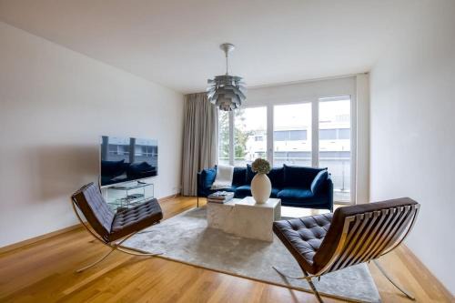 Modern 3BD apart with terrace