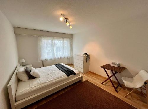 Helles Zimmer mit eigener Dusche WC