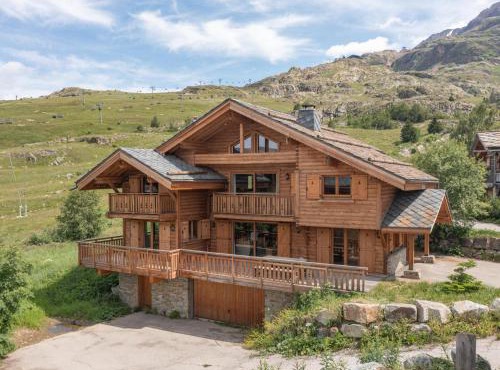 Grand chalet 178m² au pied des pistes avec hammam et salle de jeux - FR-1-645-74