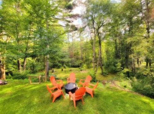 Lovely A-Frame cottage, ski season *Bring Dogs*