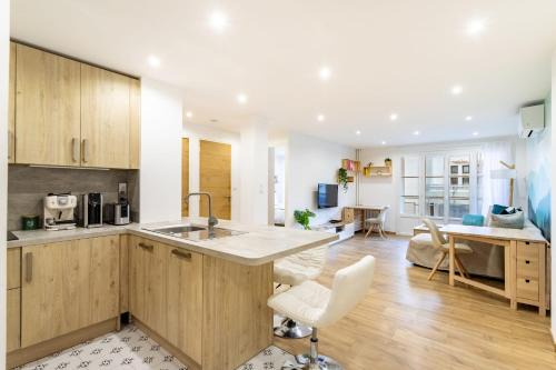 Marvelous air-conditioned and renovated T3 with balcony and elevator