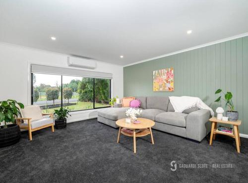 Shepparton Escape: Chic 3BR near Lake
